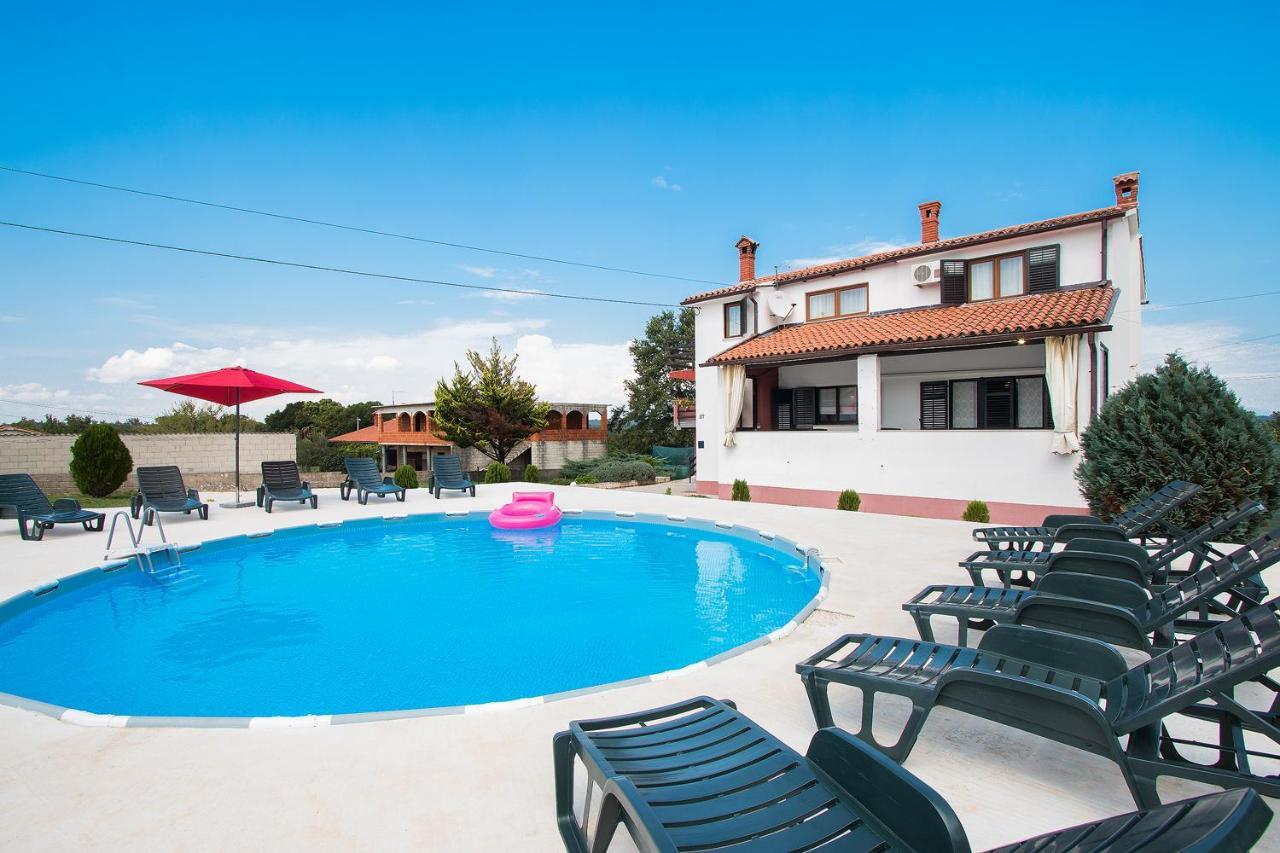 Lara Apartament Šajini