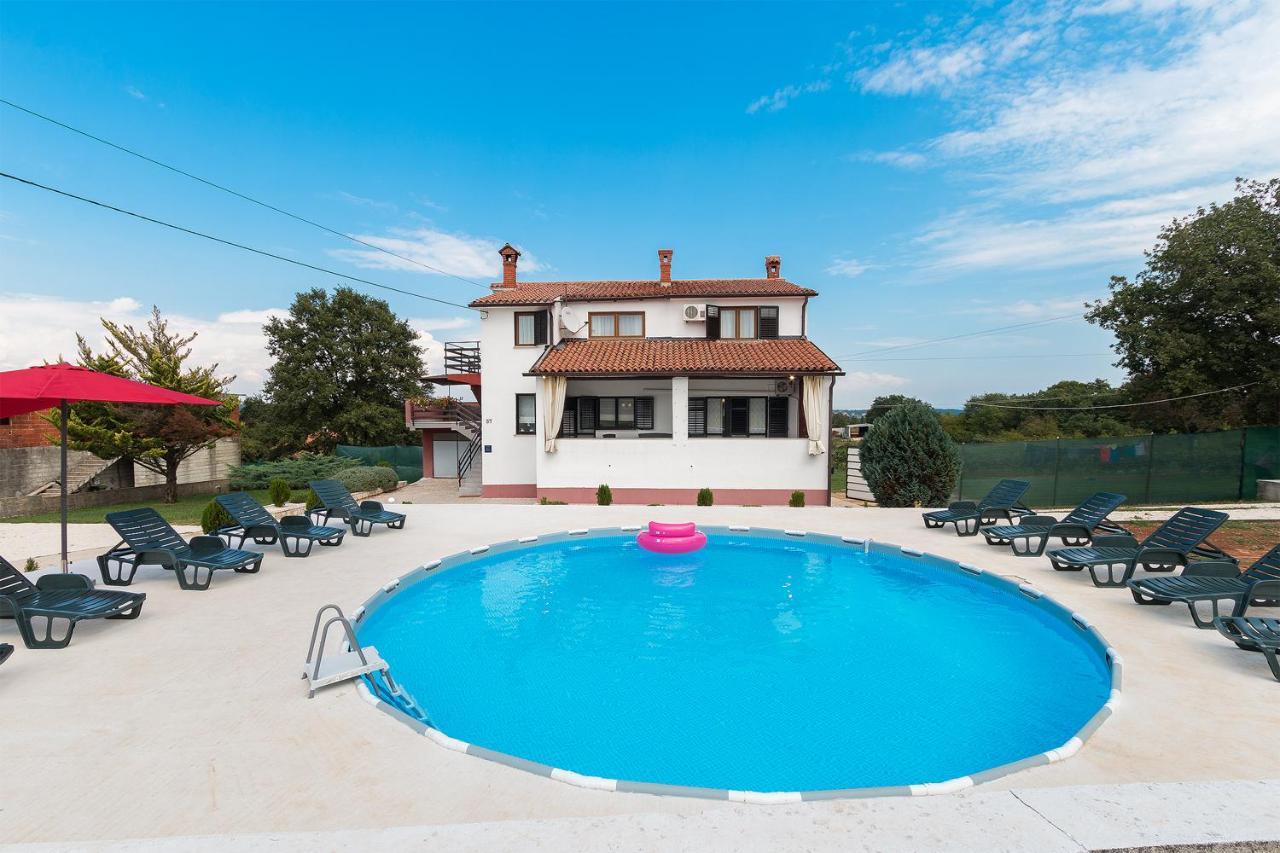 Lara Apartman Šajini